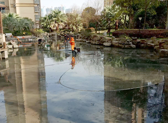 绿园景观池淤泥清理